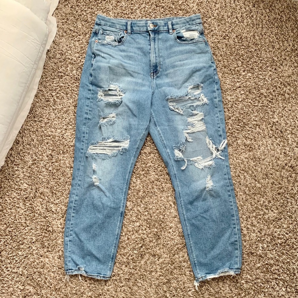 SIZE 14 AMERICAN EAGLE CURVY MOM JEAN